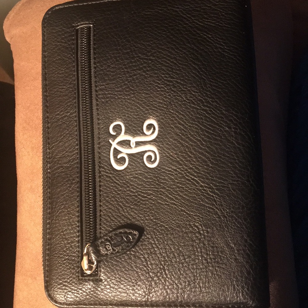 Initials Inc Portfolio Wallet iNWOT